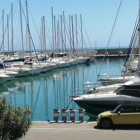 Joli Studio Bord De Mer, Clim, Balcon, Parking Prive Menton Eksteriør bilde